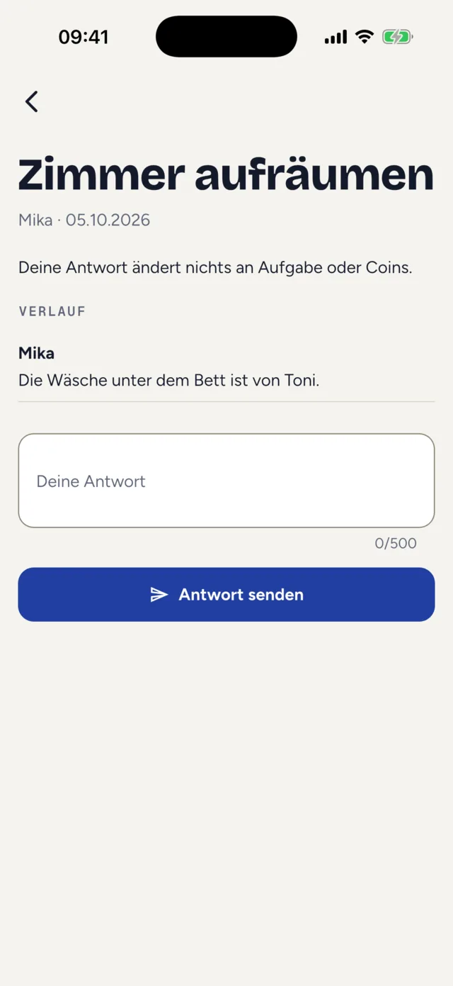 Der Verlauf zu einer abgelehnten Aufgabe mit „Mika · 05.10.2026“, „Deine Antwort ändert nichts an Aufgabe oder Coins.“, dem Beitrag von Mika, dem Feld „Deine Antwort“ und dem Knopf „Antwort senden“.