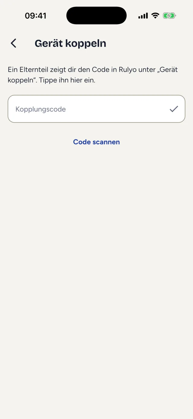 Der Bildschirm „Gerät koppeln“ auf dem Kindergerät mit dem Feld „Kopplungscode“ und dem Link „Code scannen“.